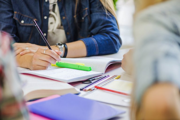 ¿Cuáles son los requisitos para hacer una oposición?